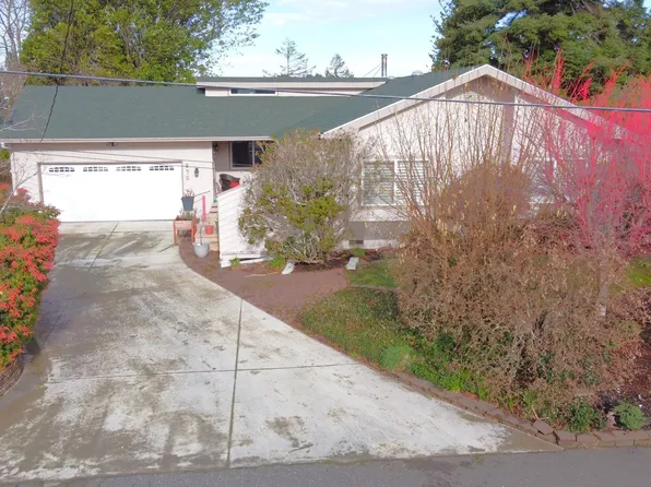 870 W Lockhart Ave, Coos Bay, OR 97420