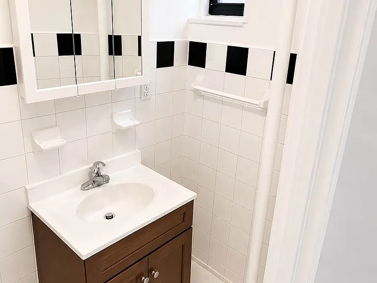 416 Stanhope St #1R — Photo 7