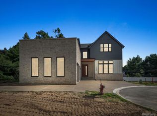 1244 Pine Knoll Ln, Rochester, MI 48307