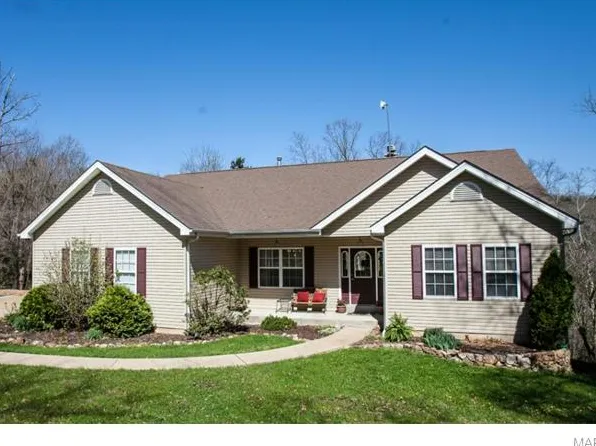 30 Hawks Bluff Dr, Pacific, MO 63069