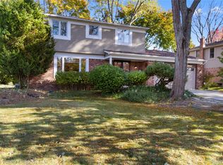 38864 Red Oaks Dr, Clinton Township, MI 48036