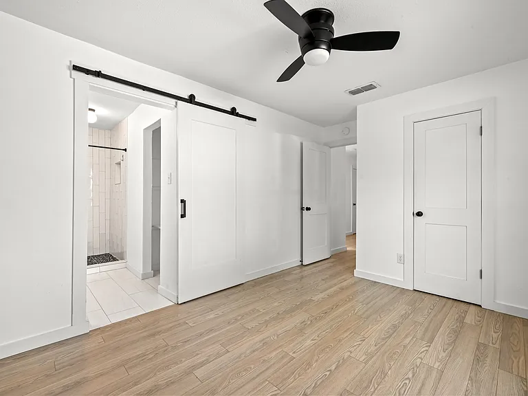 2313 Lakehurst Dr — Photo 15