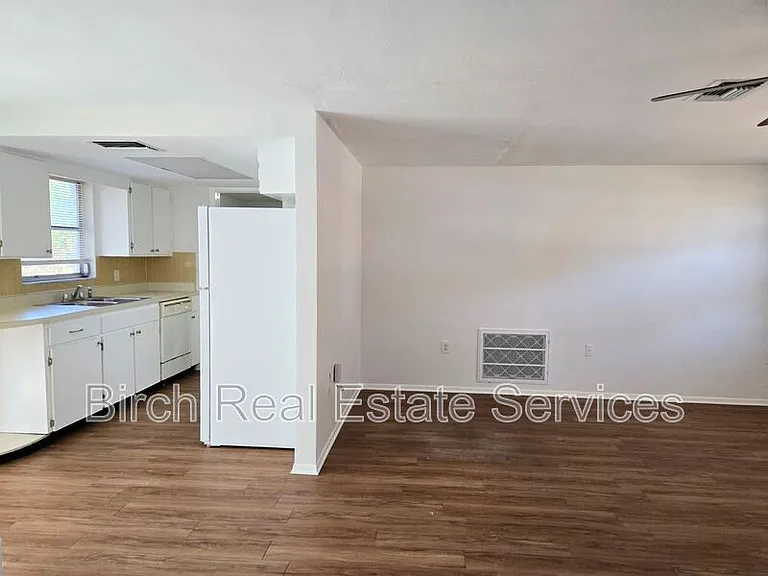 4813 Elmwood St — Photo 8
