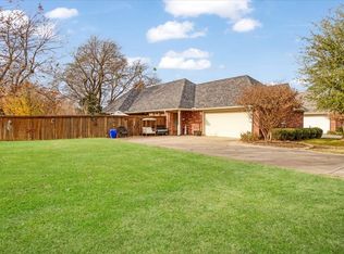 2700 Rex Cruse Dr, Sherman, TX 75092