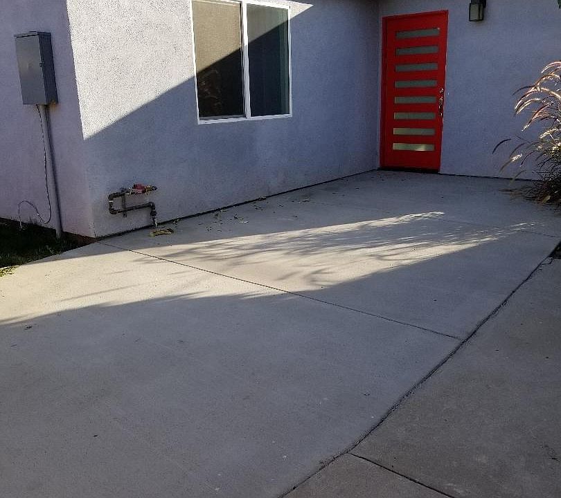 1st image of 10579 Tamarack Ave