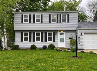 484 Tyrolian Dr, Green Bay, WI 54302