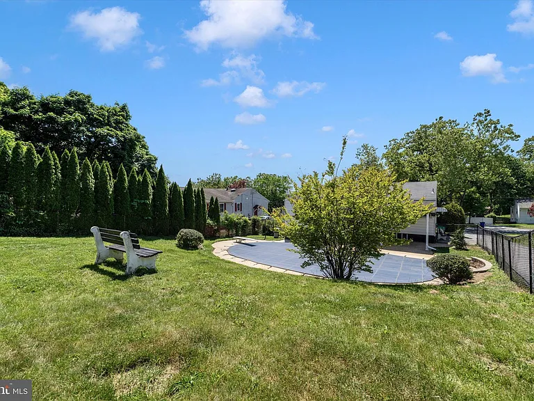 8409 Woodward St — Photo 41
