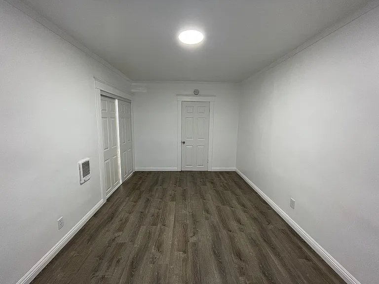 417 W 10th St — Photo 3