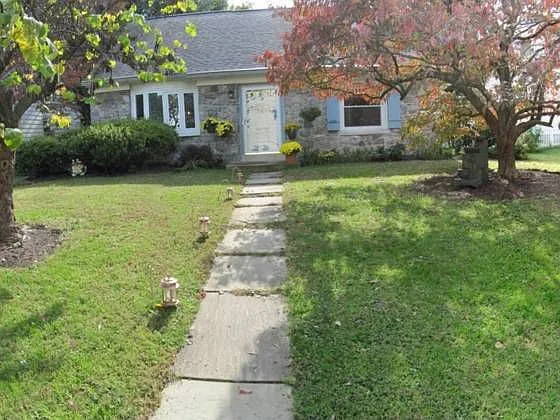 242 Elizabeth Dr photo 1