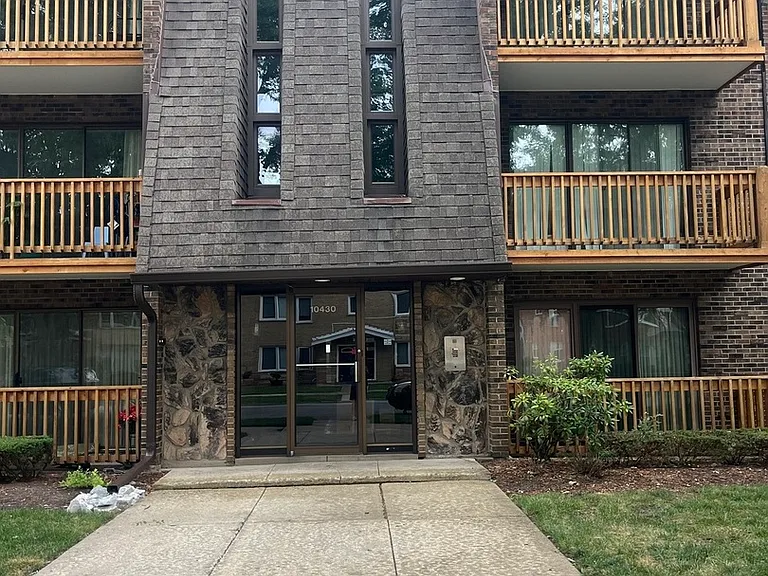 10430 S Keating Ave #B6 — Photo 1