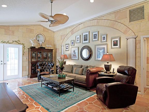 LARGE Open Family Room