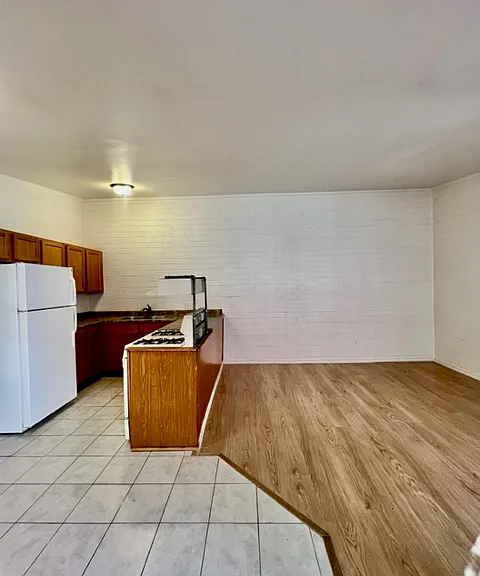 2348-2362 Emporia Apartments — Photo 6