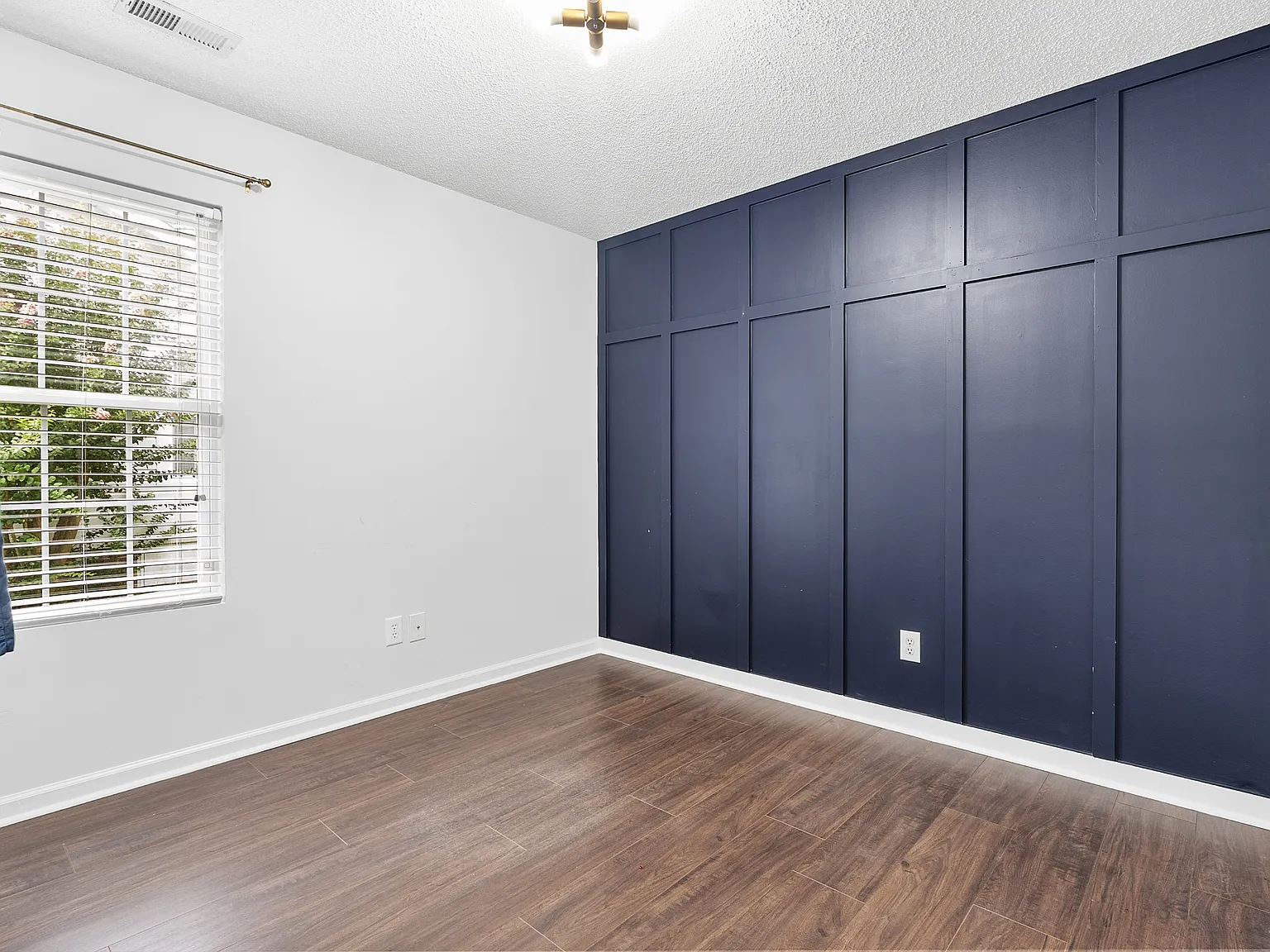 100 Kensington Way - 1 — Photo 3