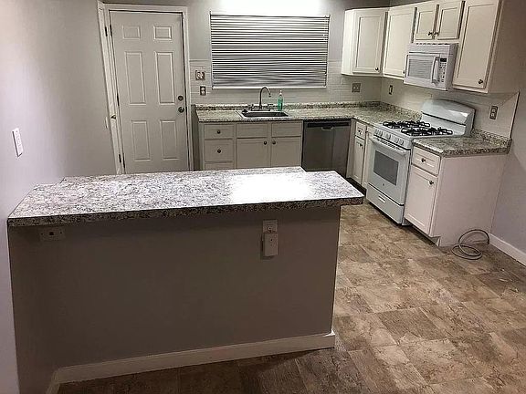 5th image of 3170 Sabrina Ln #1