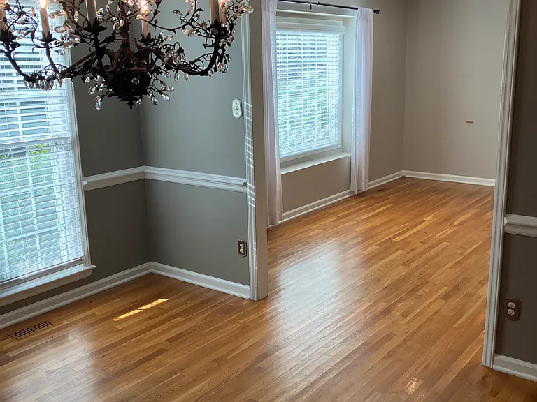 8709 Kenilworth Dr — Photo 10