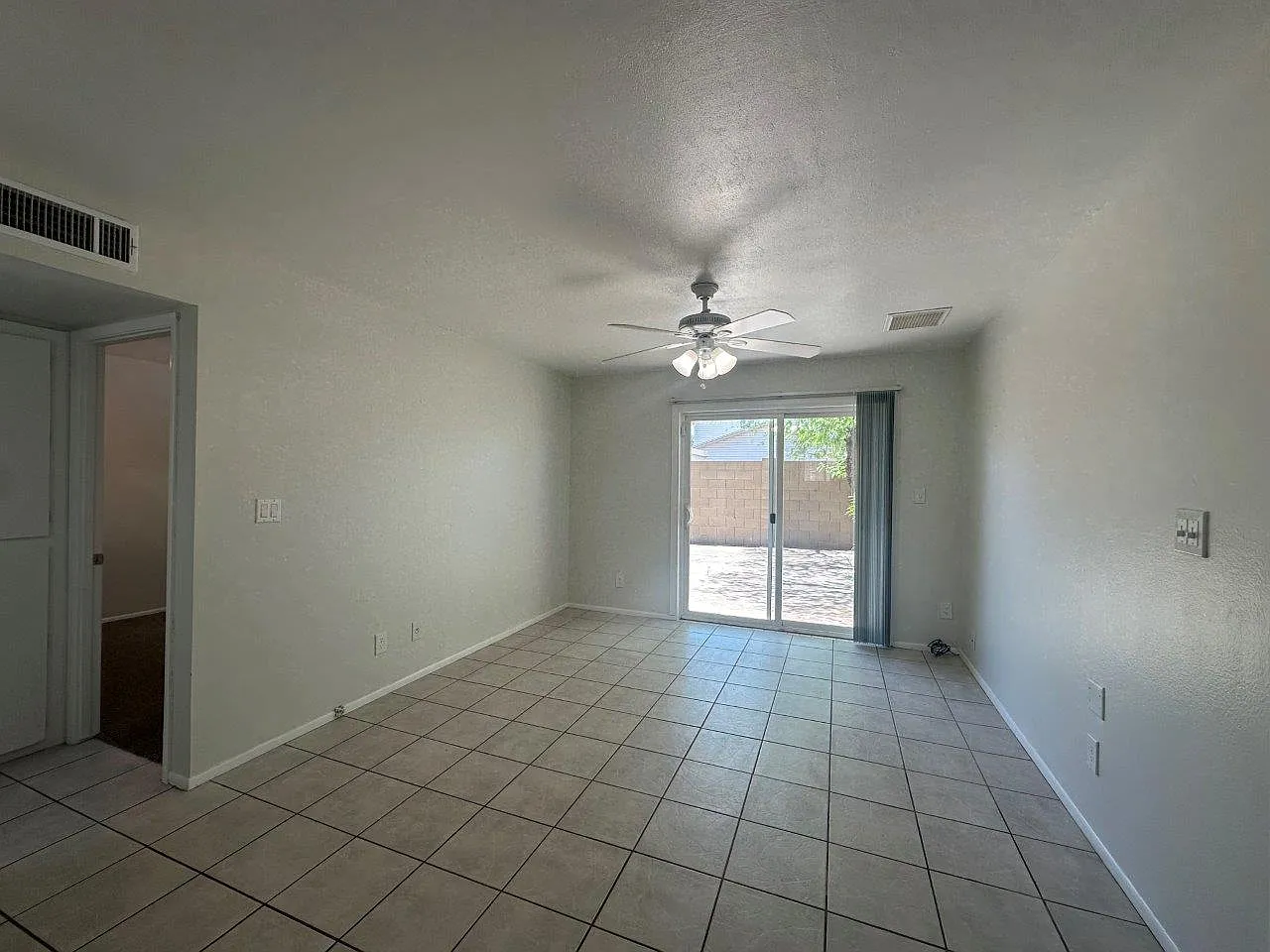2 bed, 792 sqft, $1,595 — Photo 3