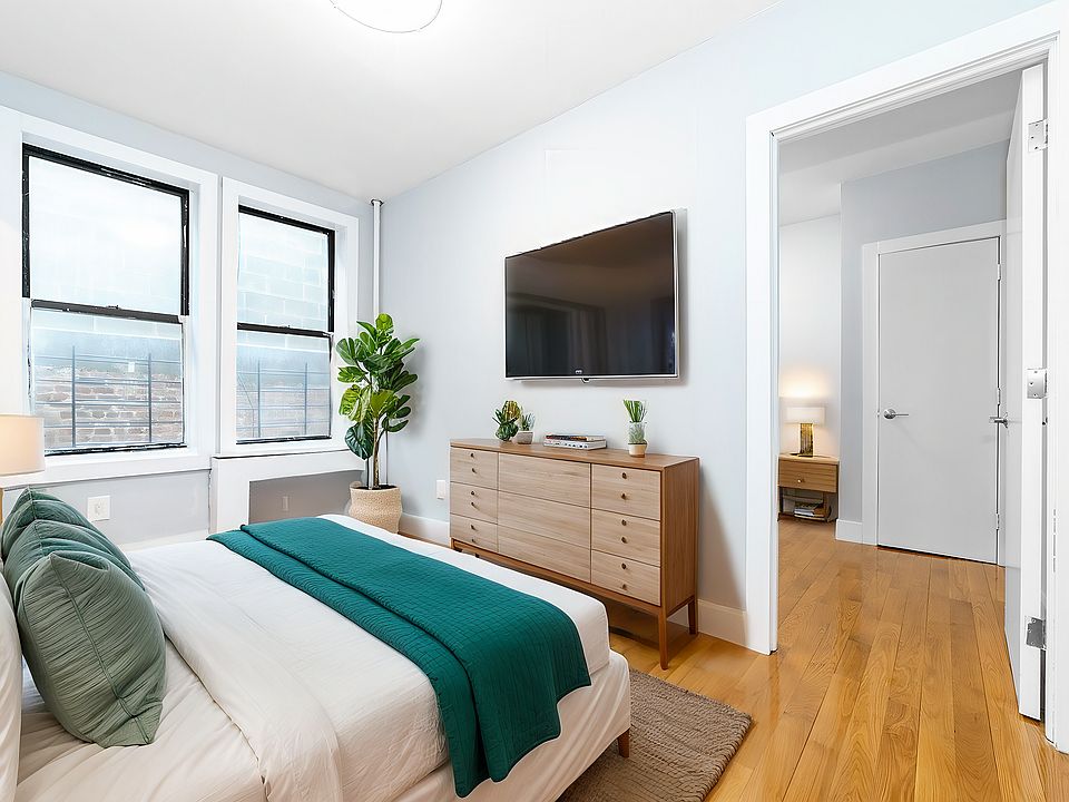 2nd image of 322 E 117th St APT 17
