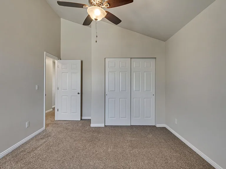 1643 W Wynview Ln — Photo 14