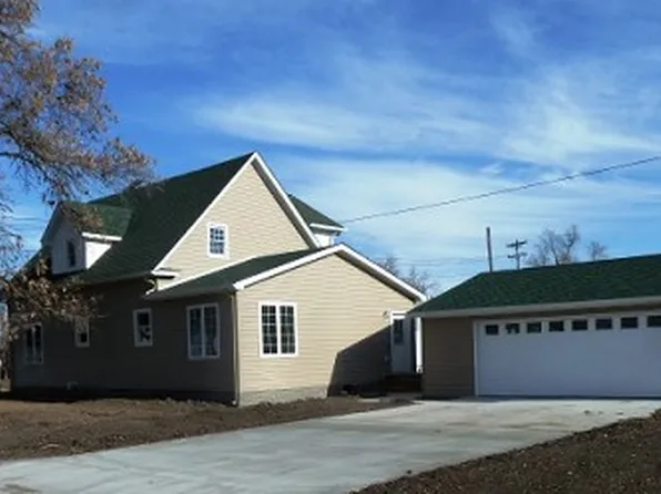804 Benton Ave E, Albia, IA 52531