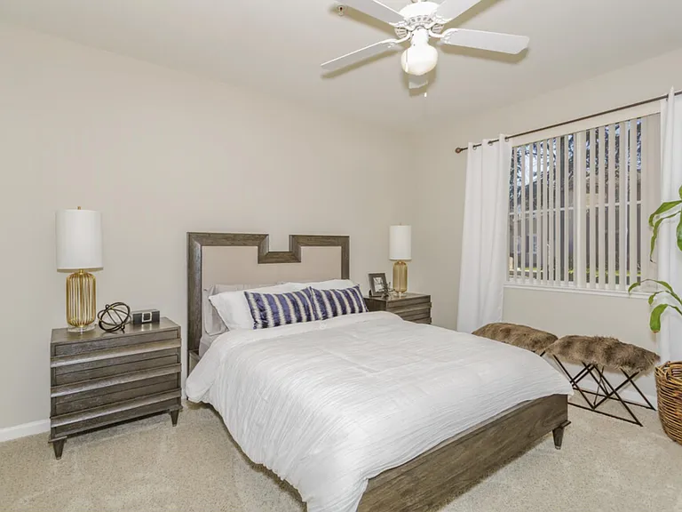 Lake Point Apartments — Photo 75