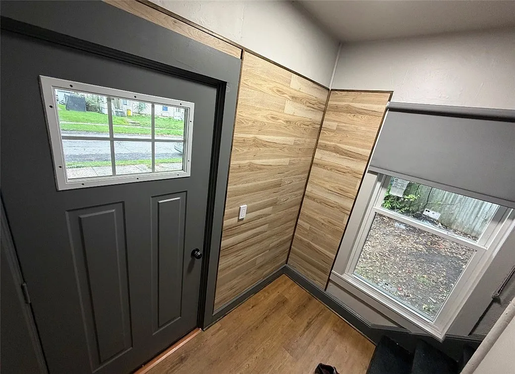 1 bed, 1.0 bath, 1021 sqft, $1,175 — Photo 2
