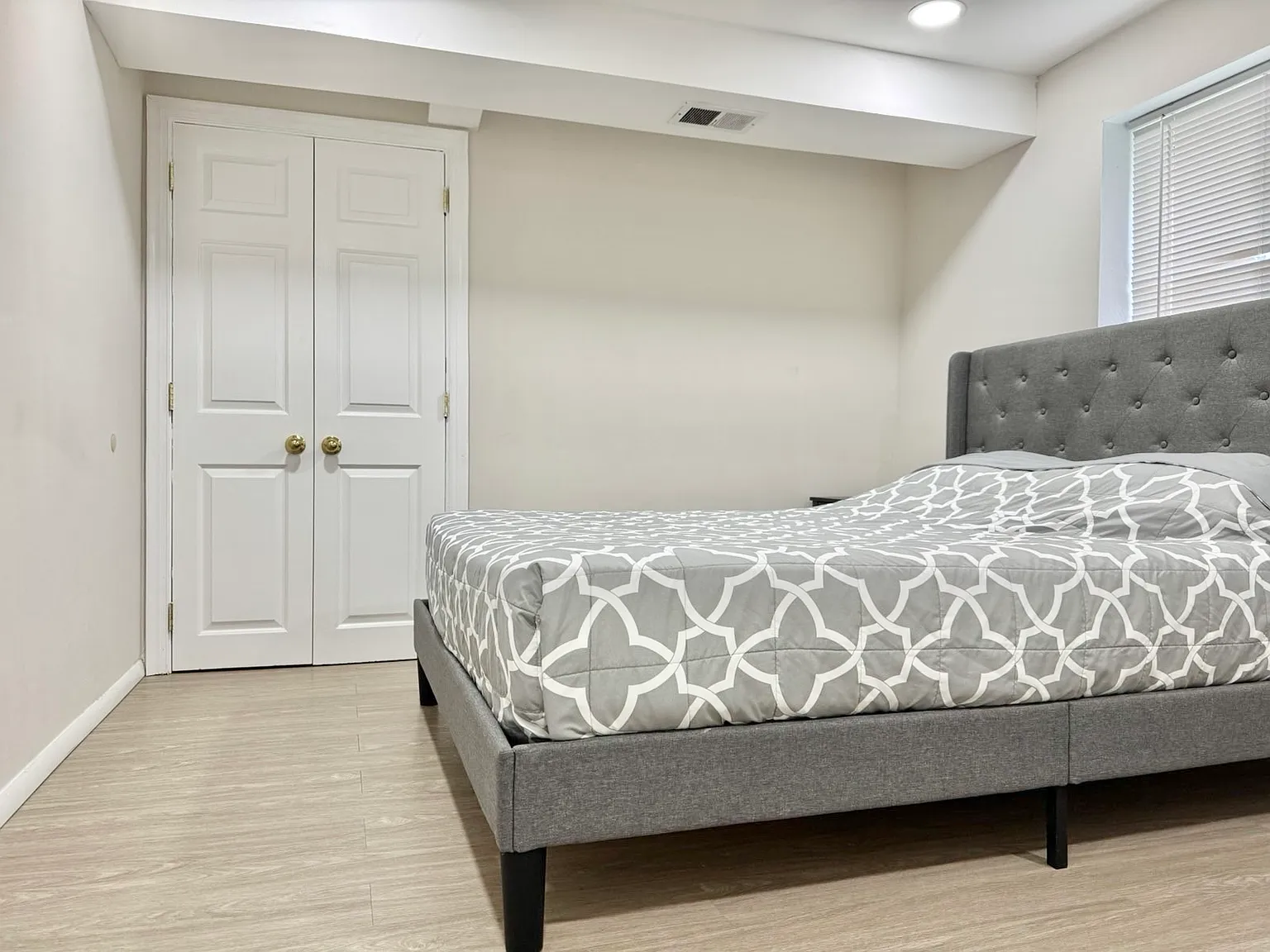 1 bed, 1982 sqft, $950 — Photo 2