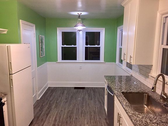 Vinyl plank flooring breakfast nook
