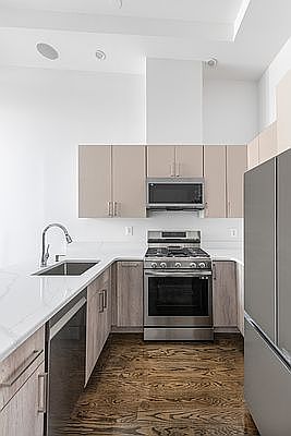 3rd image of 1137 Jefferson Ave #2B