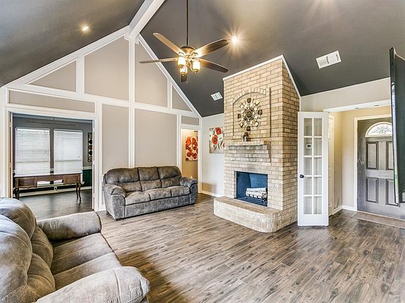 3rd image of 315 Creekside Dr