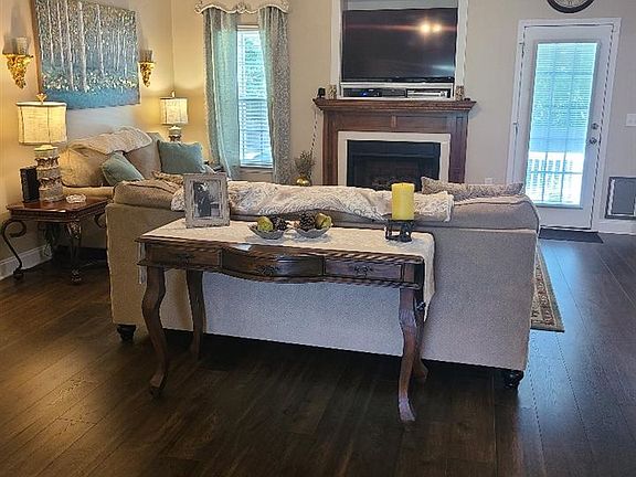 3rd image of 103 Blackstone Ct