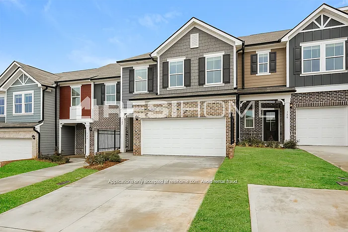 3 bed, 2.5 bath, 1833 sqft, $2,145 — Photo 3