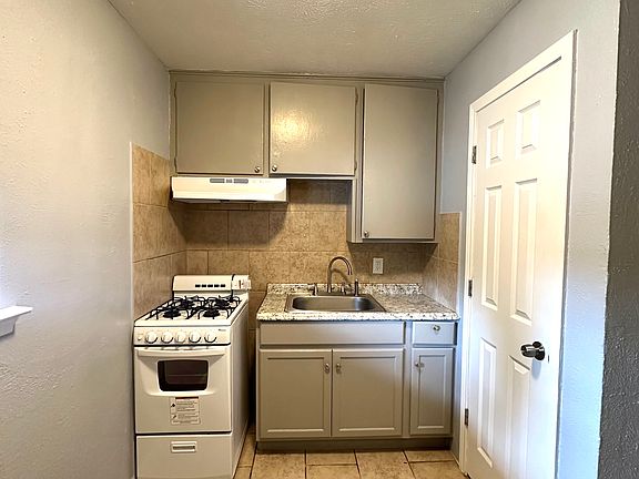 4th image of 922 Oakland Dr