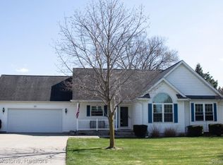 210 Colorado Ridge Dr, Hemlock, MI 48626