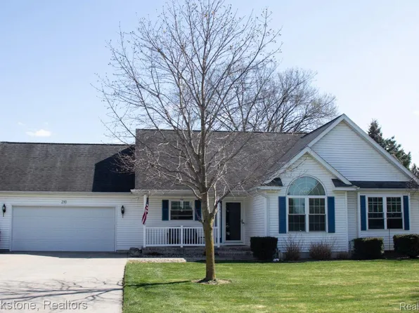 210 Colorado Ridge Dr, Hemlock, MI 48626