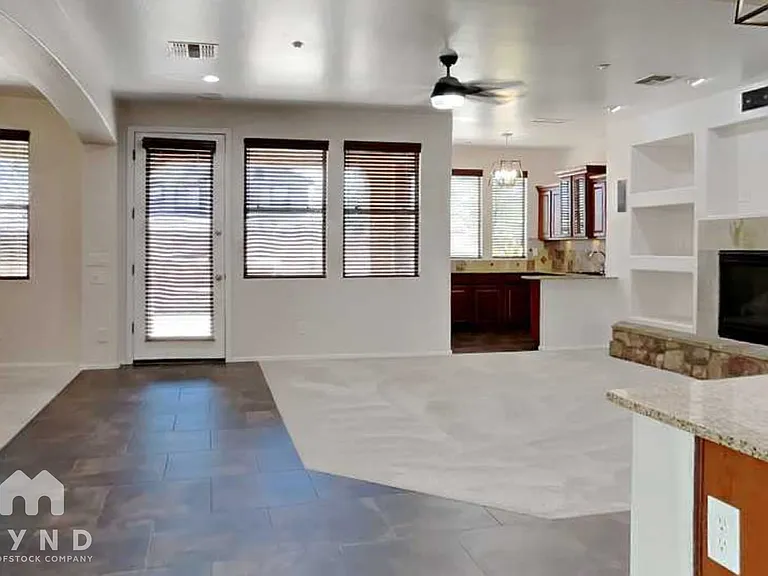 2433 W Horsetail Trl — Photo 3