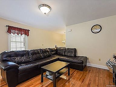 4th image of 111 Golden Hill St