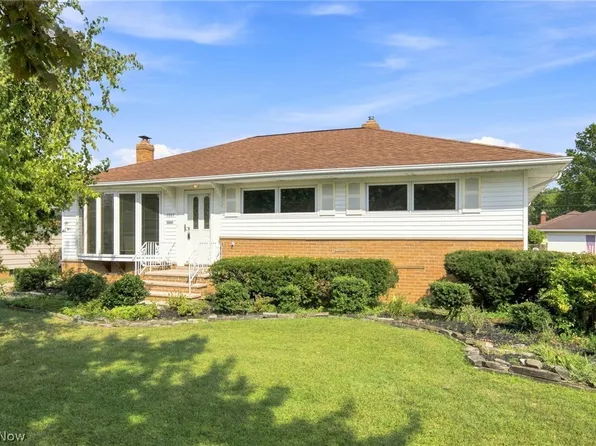 7227 Oakwood Rd, Parma, OH 44130