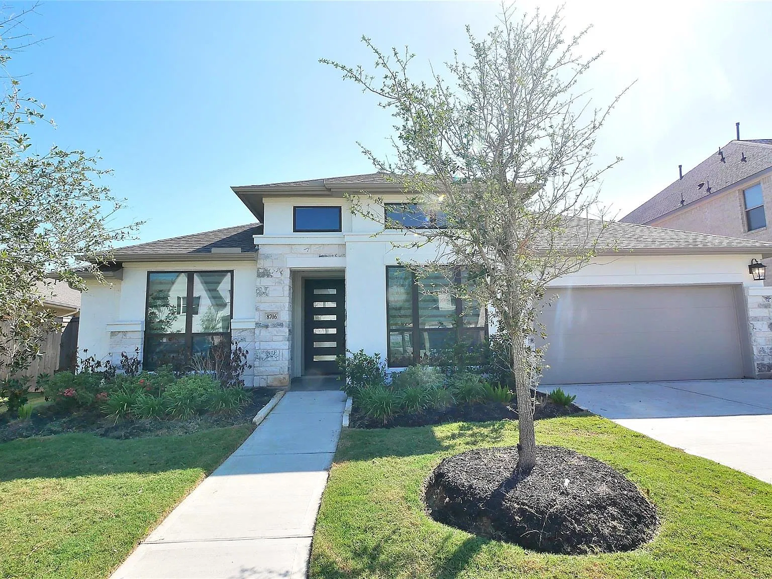4 bed, 3.5 bath, 3270 sqft, $3,850 — Photo 2