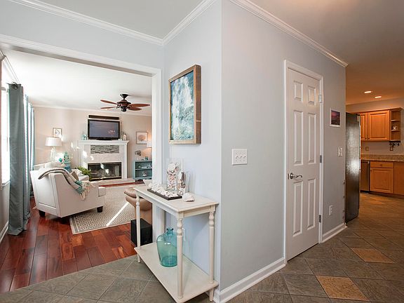 3rd image of 619 N Colony Circle