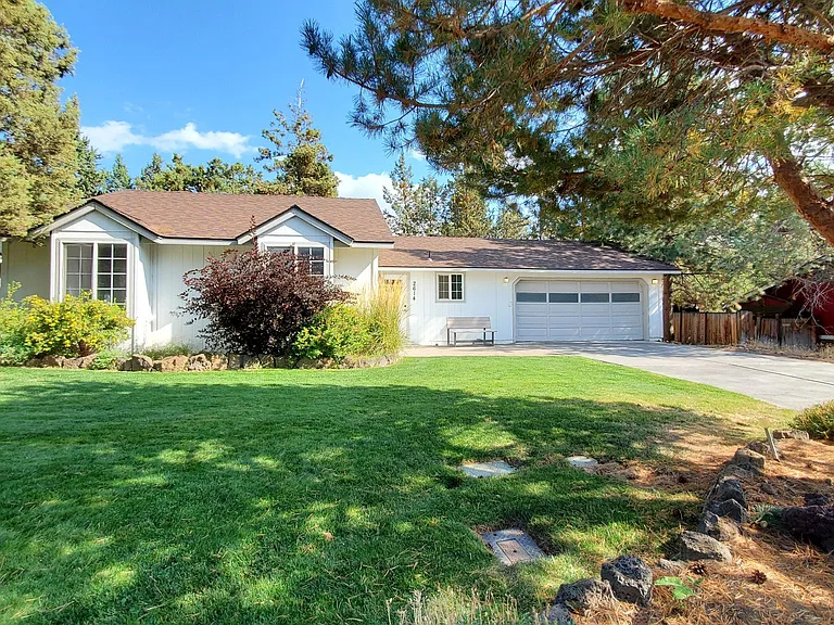 2614 NE Ocker Dr — Photo 1