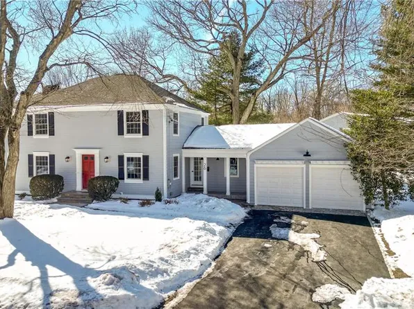 26 Tiffany Cir, Barrington, RI 02806