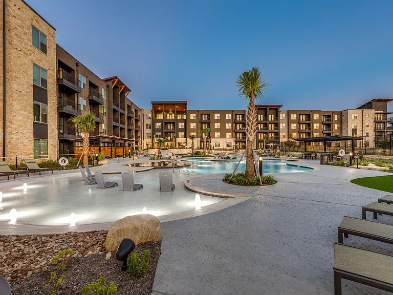 Aura High Pointe — Photo 14