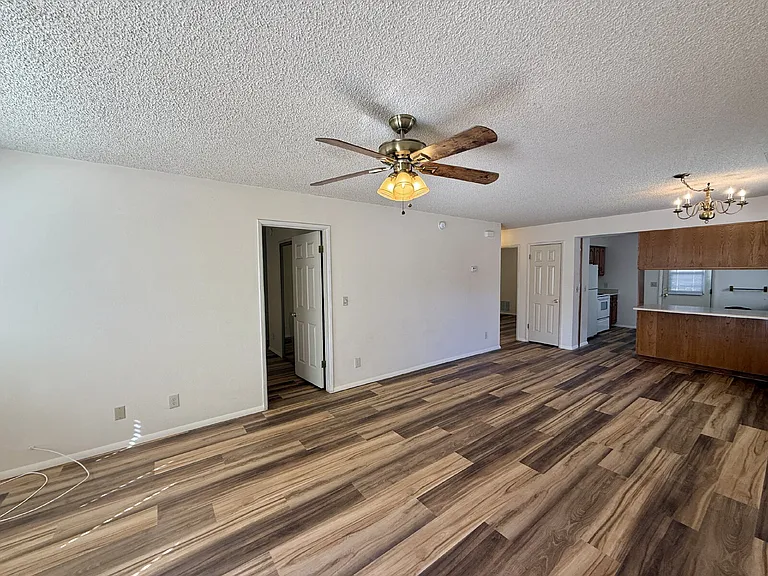 350 Rim Rock Cir — Photo 8