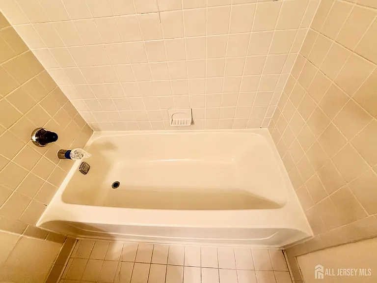 2310 Ravens Crest Dr — Photo 21