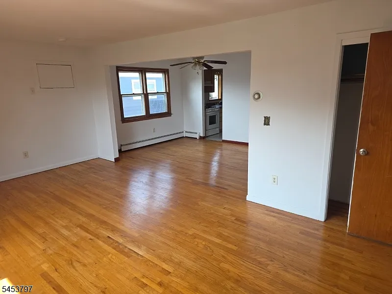 3 bed, 1.0 bath, $2,550 — Photo 4