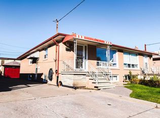 16 Heavitree Dr, Toronto, ON M3L1K6