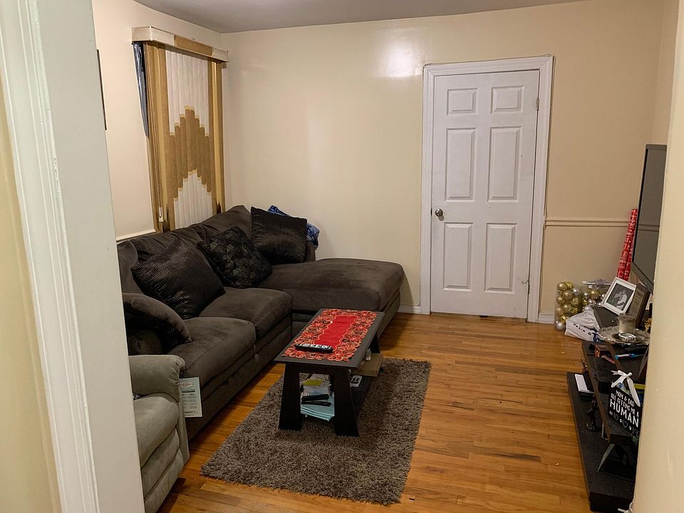2nd image of 10965 133rd St #1