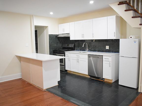 3rd image of 21-25 24th St #1B