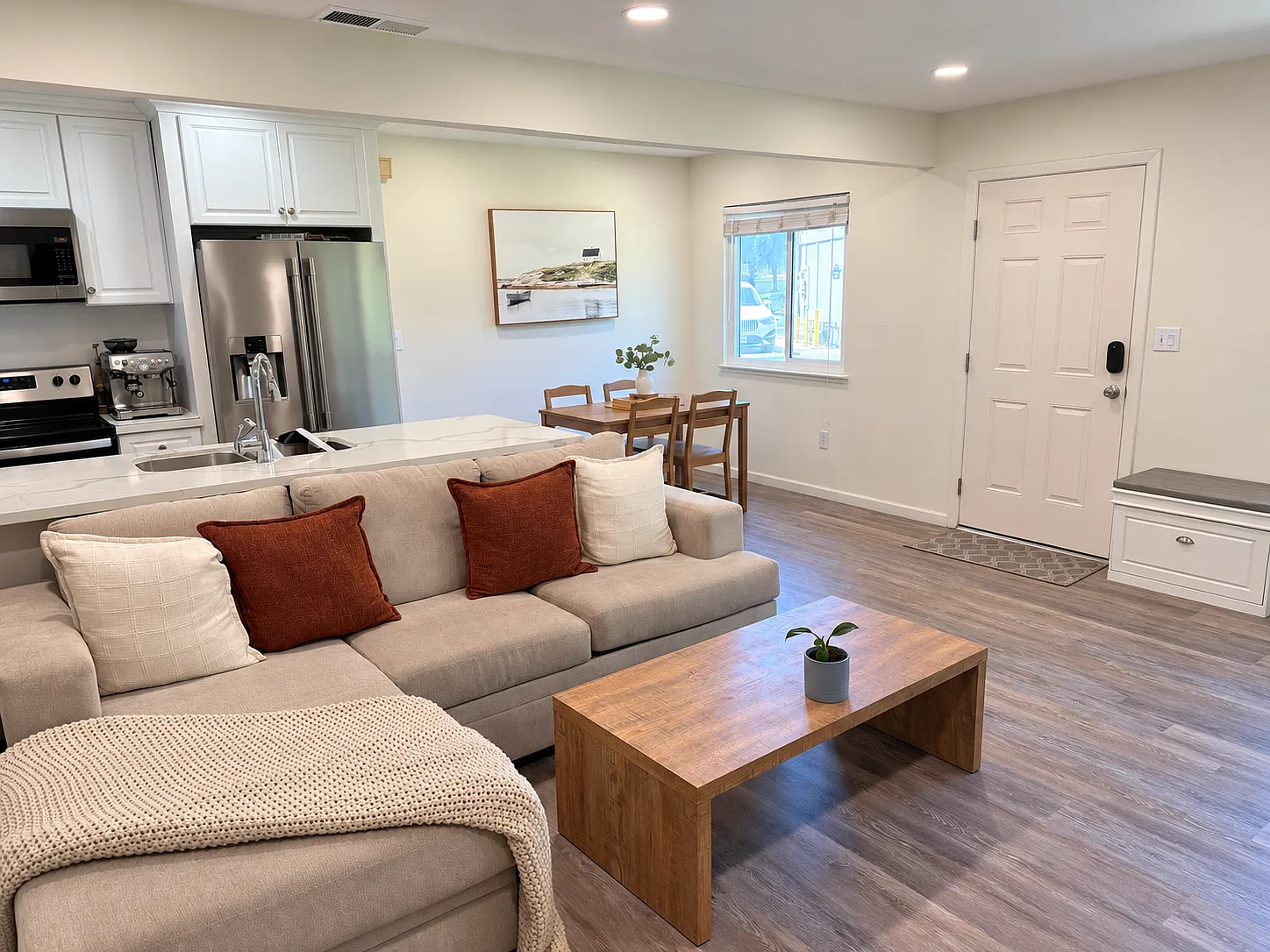 2 bed, 835 sqft, $3,200 — Photo 2