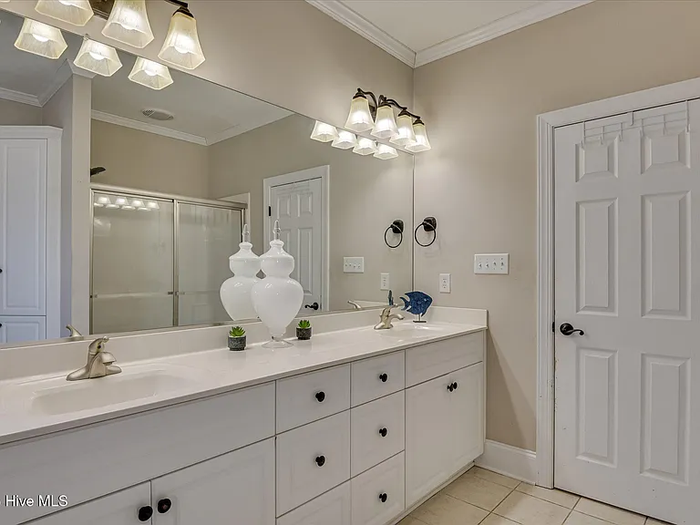 1622 Jamestown Ave — Photo 34